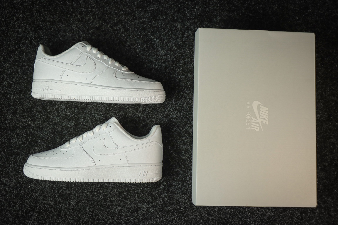 
全新批次出货！细节升级！
纯原 Air Force 1 '07 纯白 空军一号 
男码CW2288-1