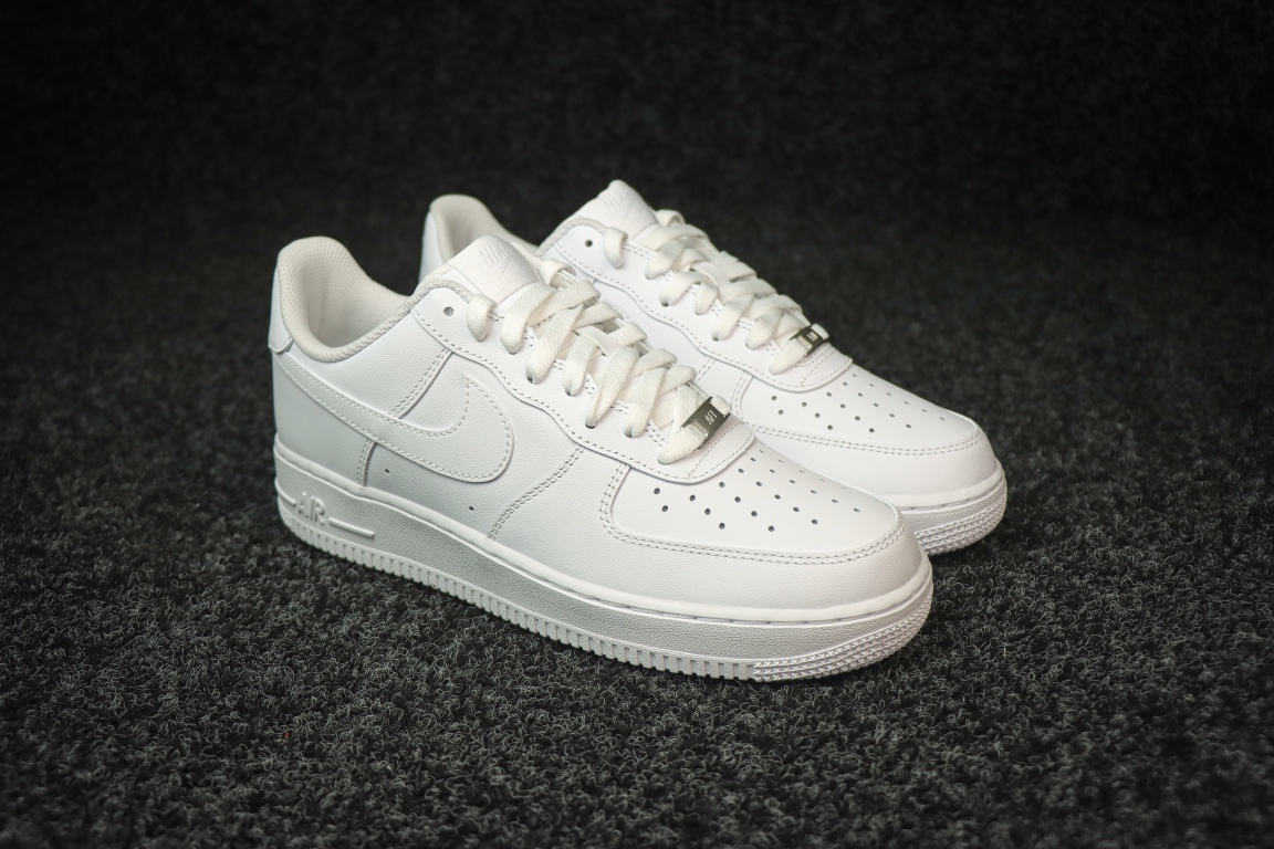 
全新批次出货！细节升级！
纯原 Air Force 1 '07 纯白 空军一号 
男码CW2288-1