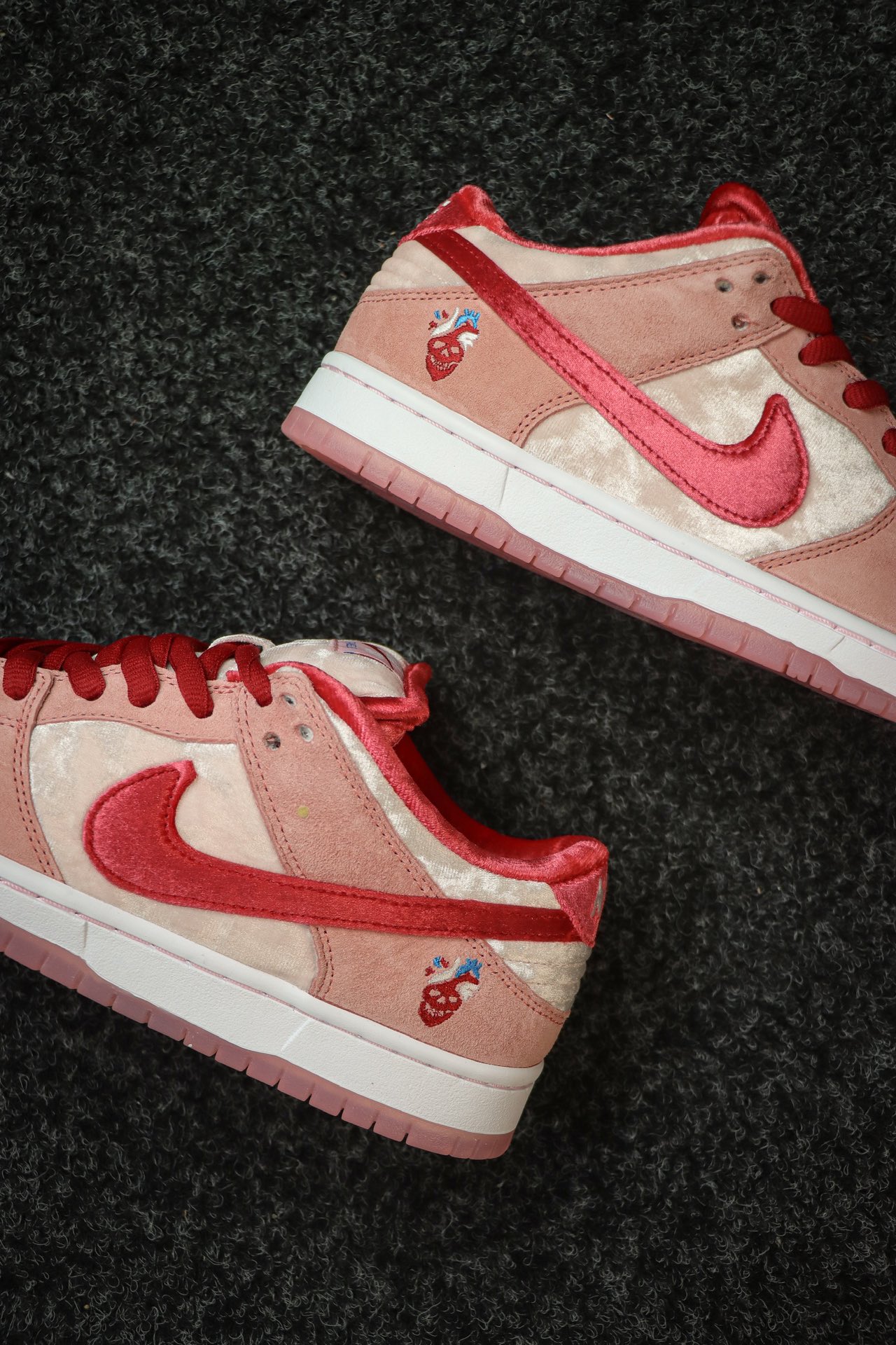 
全码补齐 纯原 StrangeLove x NK SB Dunk Low 联名情人节限定白粉 

圈内