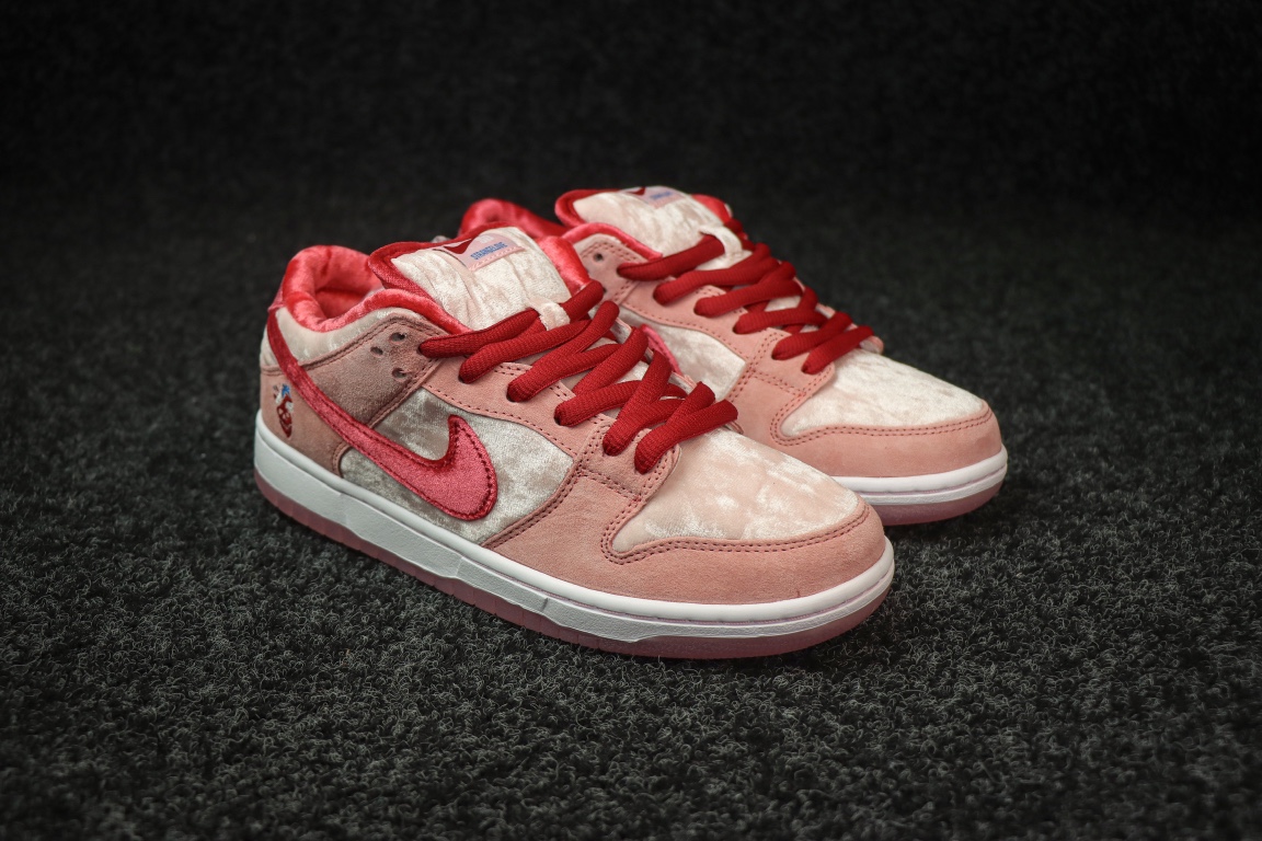 
全码补齐 纯原 StrangeLove x NK SB Dunk Low 联名情人节限定白粉 

圈内