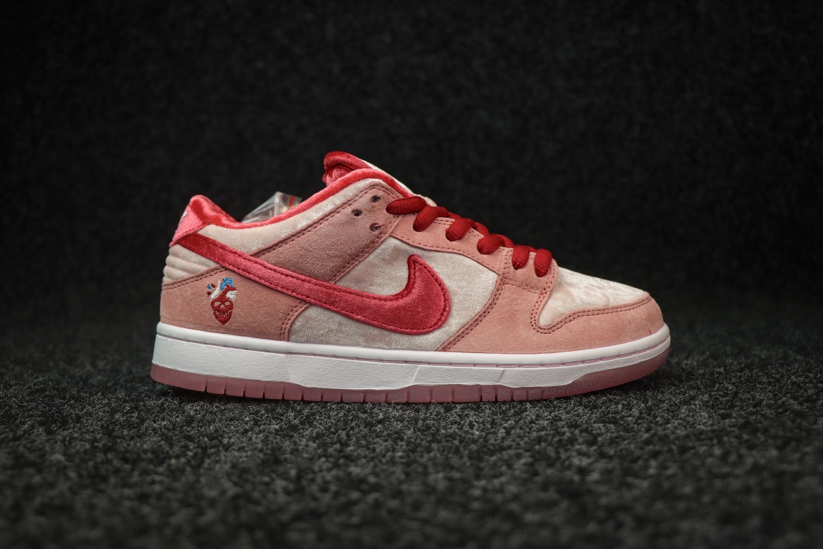 
全码补齐 纯原 StrangeLove x NK SB Dunk Low 联名情人节限定白粉 

圈内