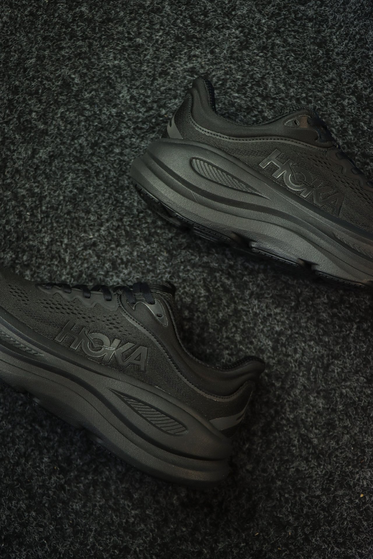 
HOKA ONE ONE Bondi 9 邦迪九代跑步鞋
黑色 
货号：/BBLC   
尺码：36-