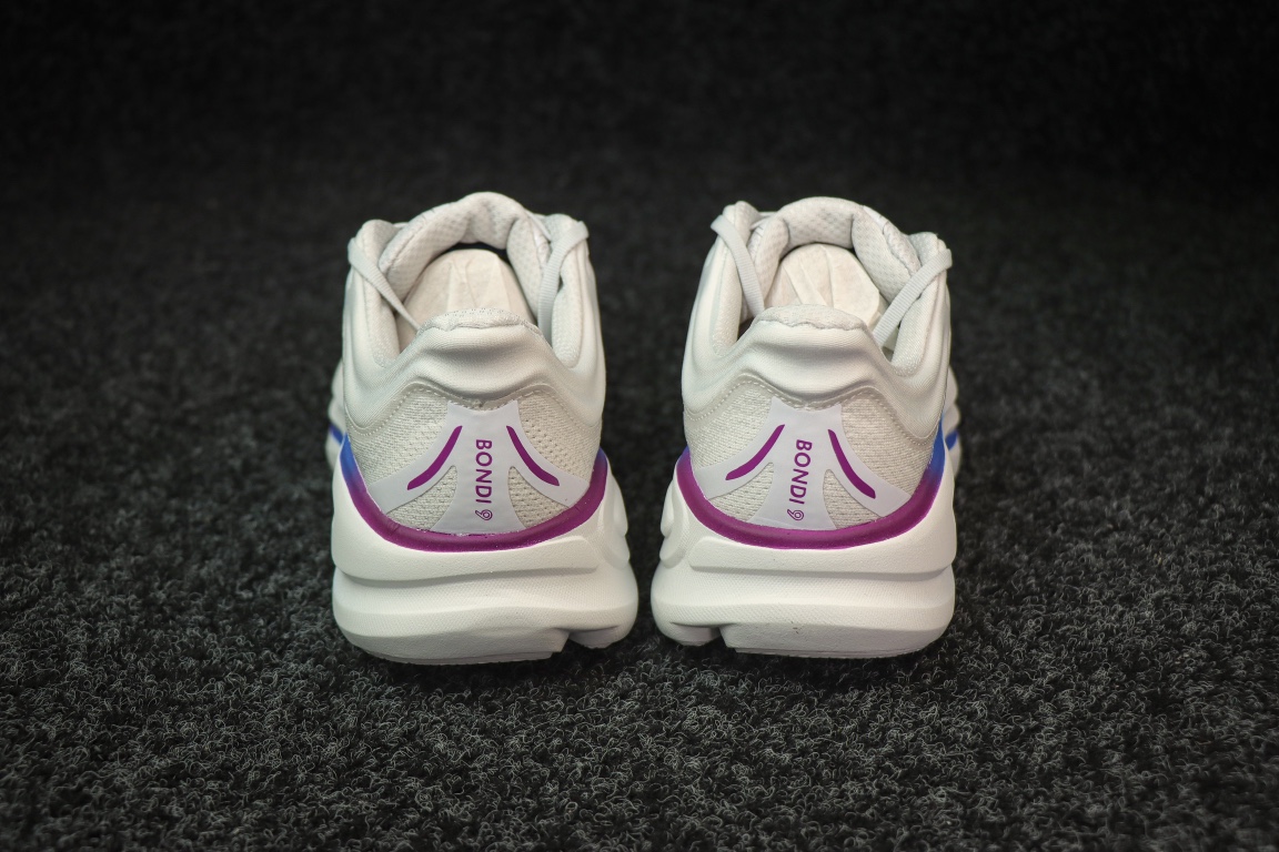 
HOKA ONE ONE Bondi 9 邦迪九代跑步鞋
灰白色 
货号：/CYWH   
尺码：36