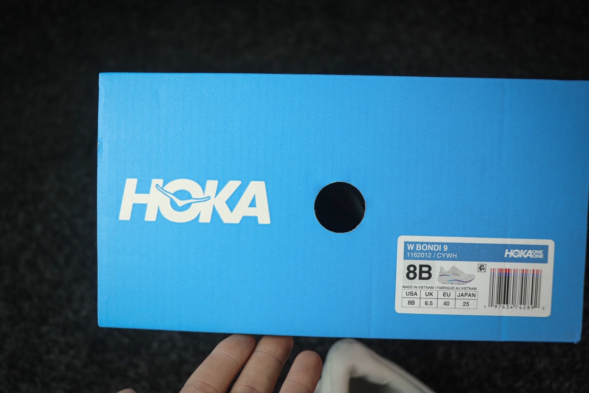 
HOKA ONE ONE Bondi 9 邦迪九代跑步鞋
灰白色 
货号：/CYWH   
尺码：36