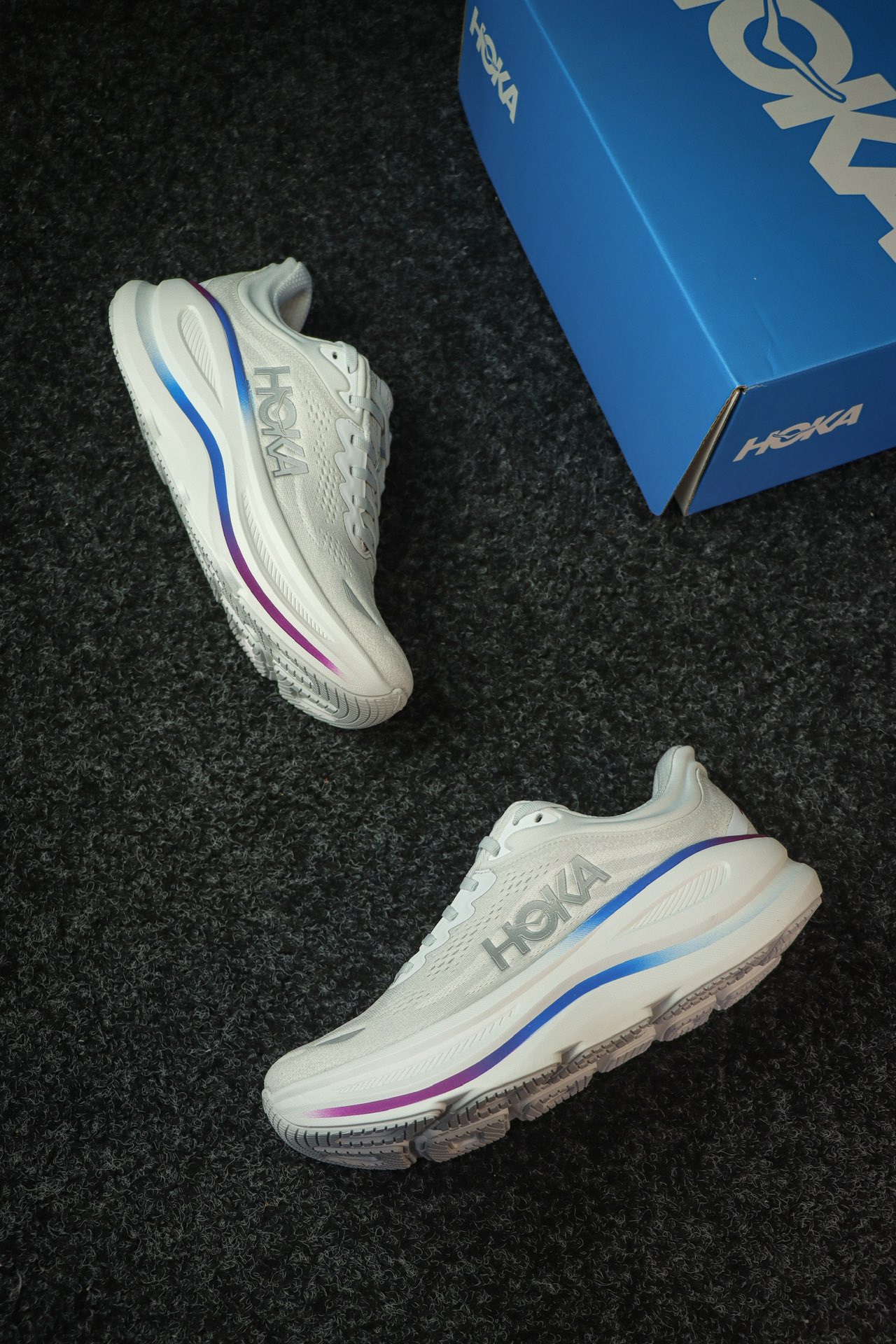 
HOKA ONE ONE Bondi 9 邦迪九代跑步鞋
灰白色 
货号：/CYWH   
尺码：36