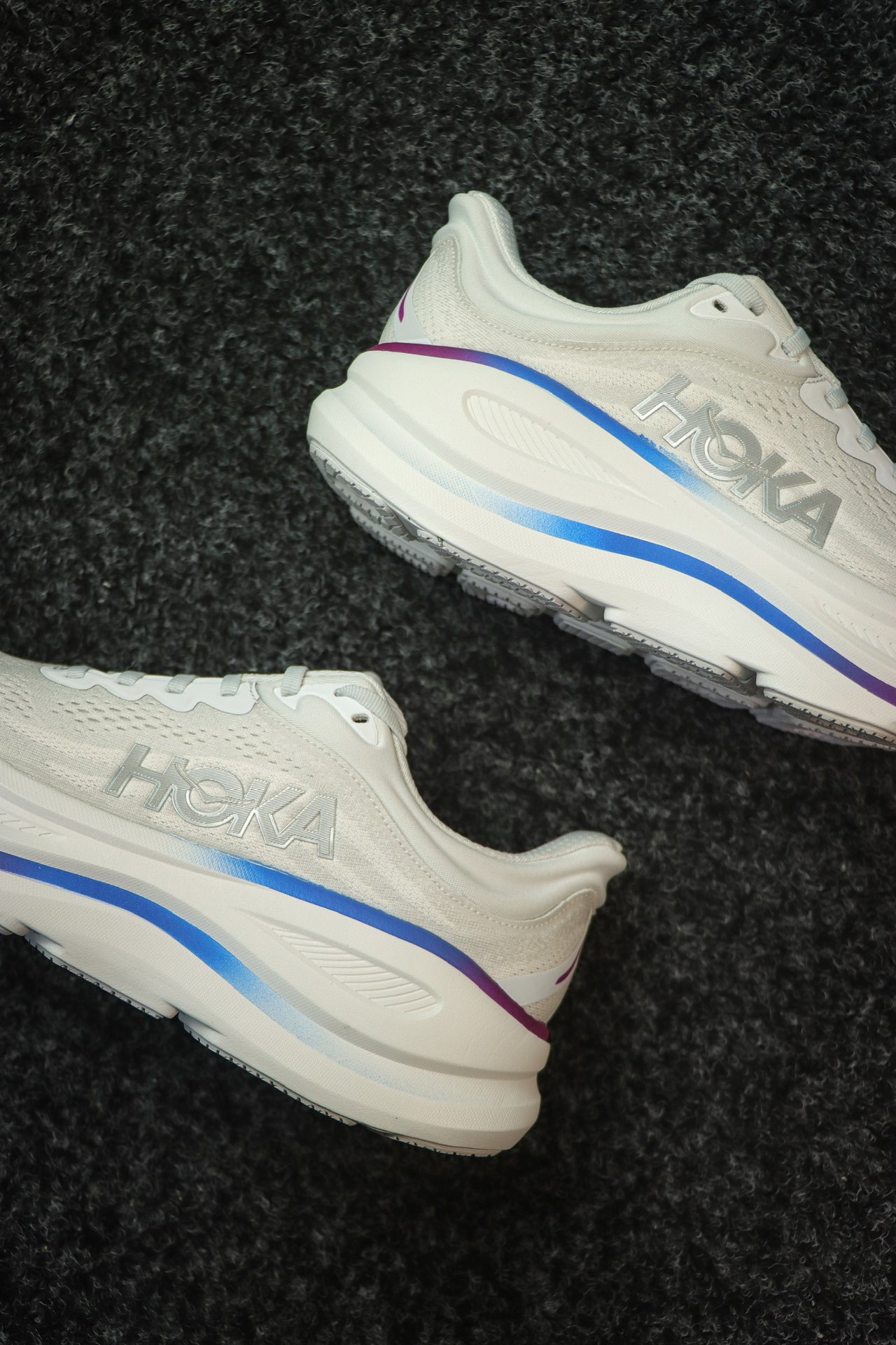 
HOKA ONE ONE Bondi 9 邦迪九代跑步鞋
灰白色 
货号：/CYWH   
尺码：36