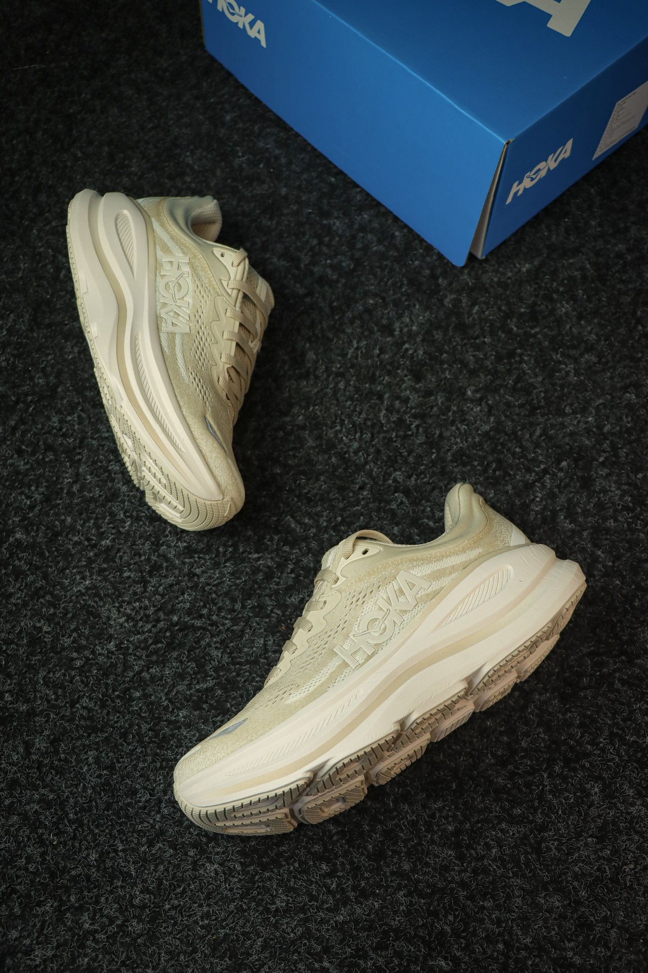 
HOKA ONE ONE Bondi 9 邦迪九代跑步鞋
流沙色
货号：-OLTM
尺码：36-45