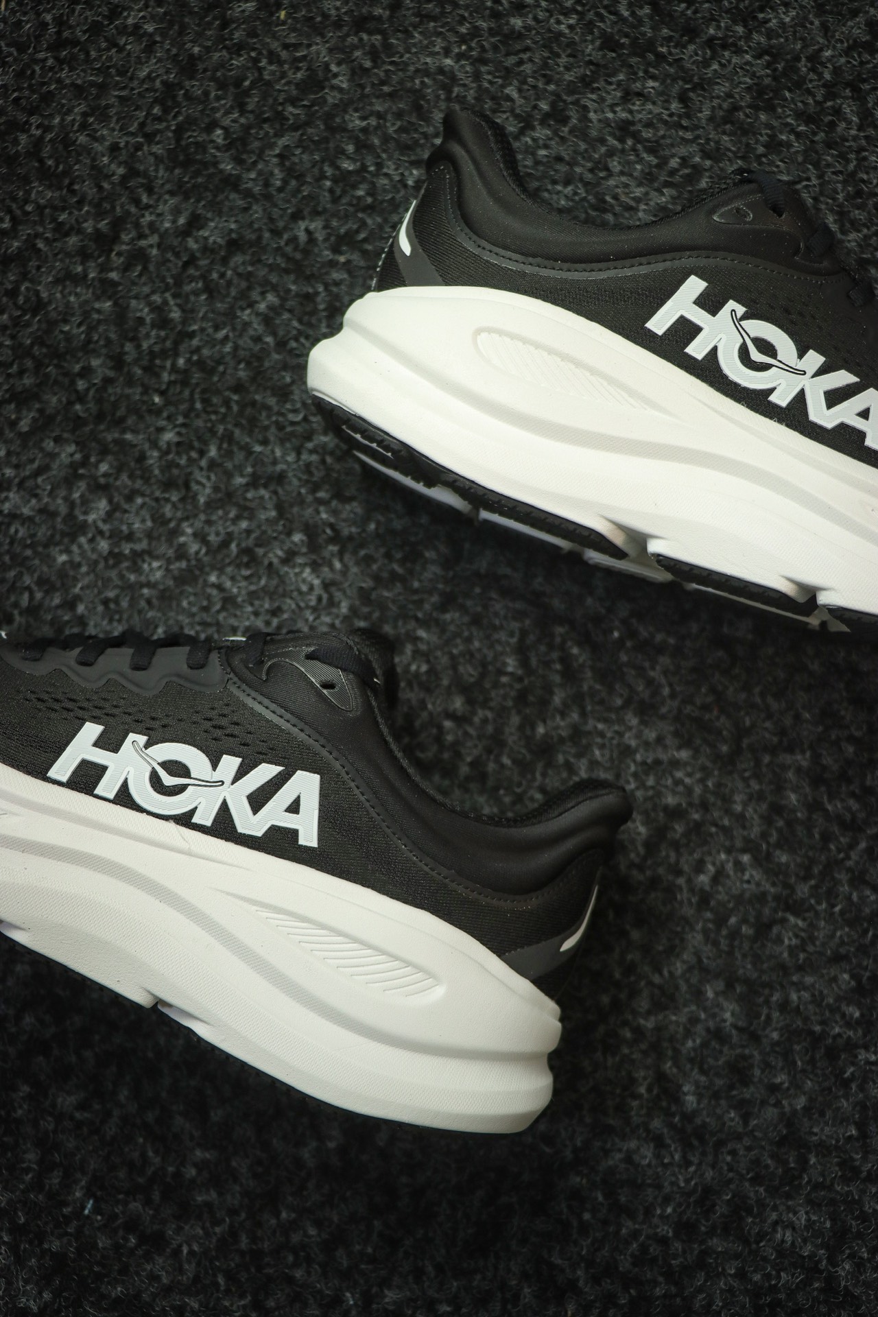 
HOKA ONE ONE Bondi 9 邦迪九代跑步鞋
黑白
货号：/BBLC
尺码：36-45
