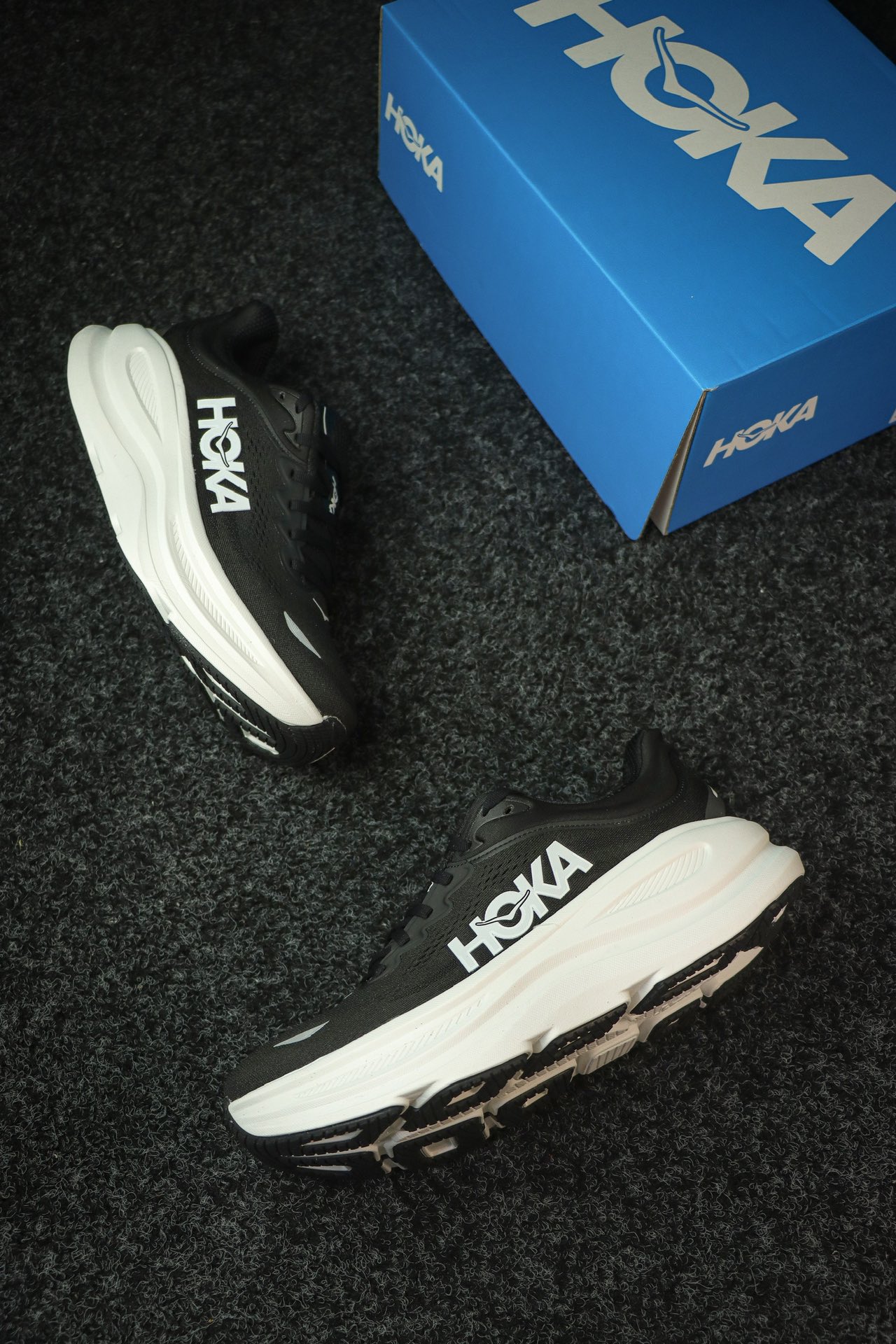 
HOKA ONE ONE Bondi 9 邦迪九代跑步鞋
黑白
货号：/BBLC
尺码：36-45