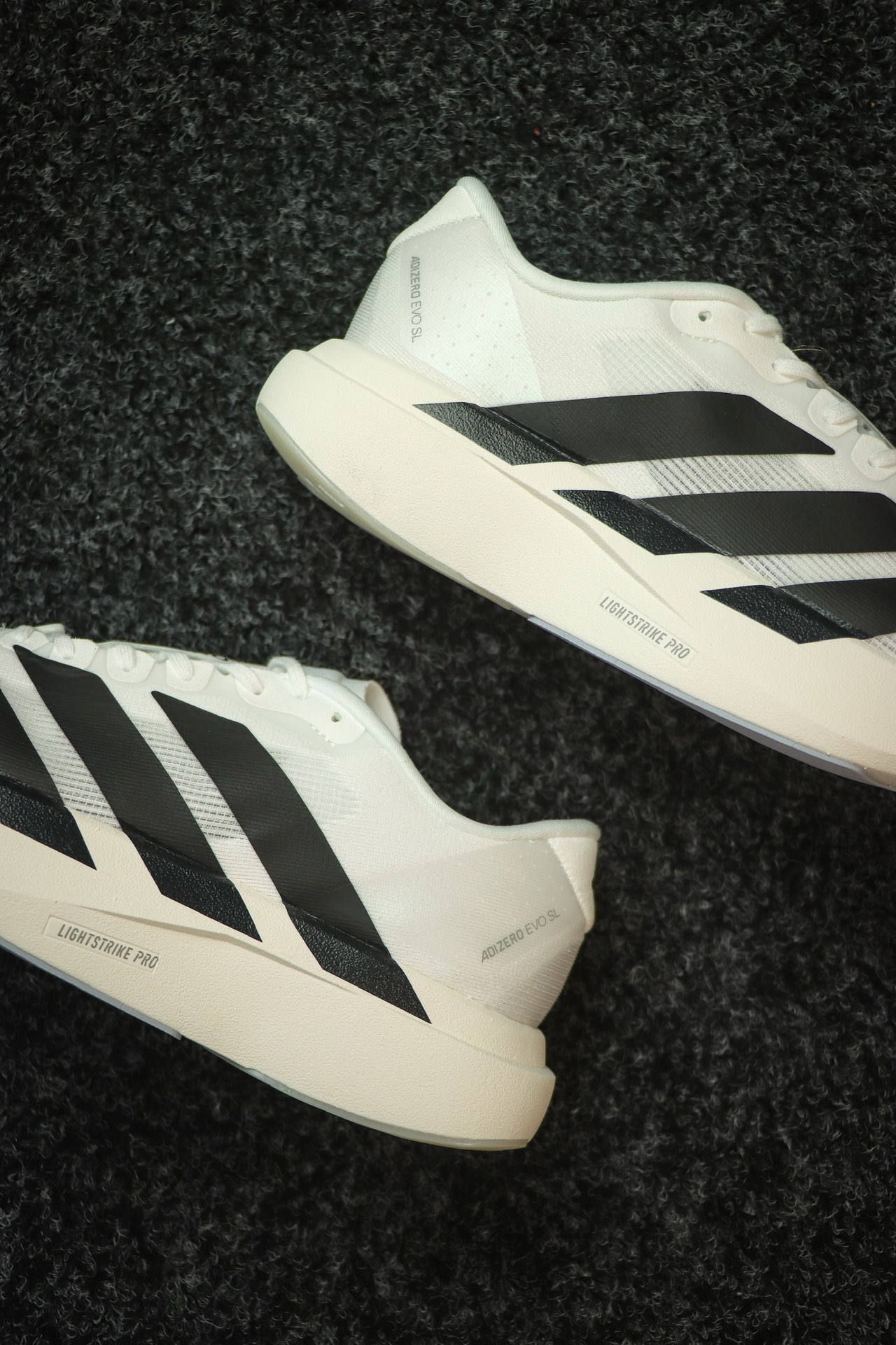 
AD Adizero Eva SL 阿迪达斯马拉松竞速跑鞋 白黑
货号：JH6206
尺码：36 36