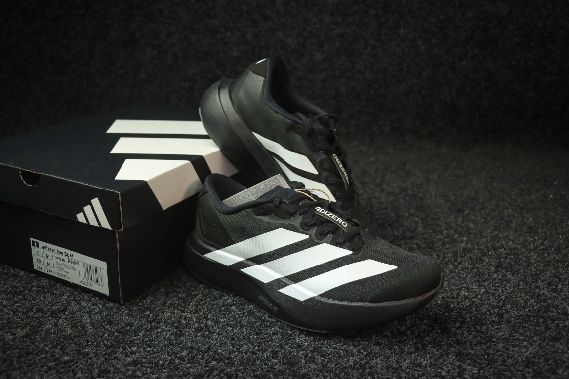 
AD Adizero Eva SL 阿迪达斯马拉松竞速跑鞋 黑白
货号：J
尺码：36 36⅔ 37⅓