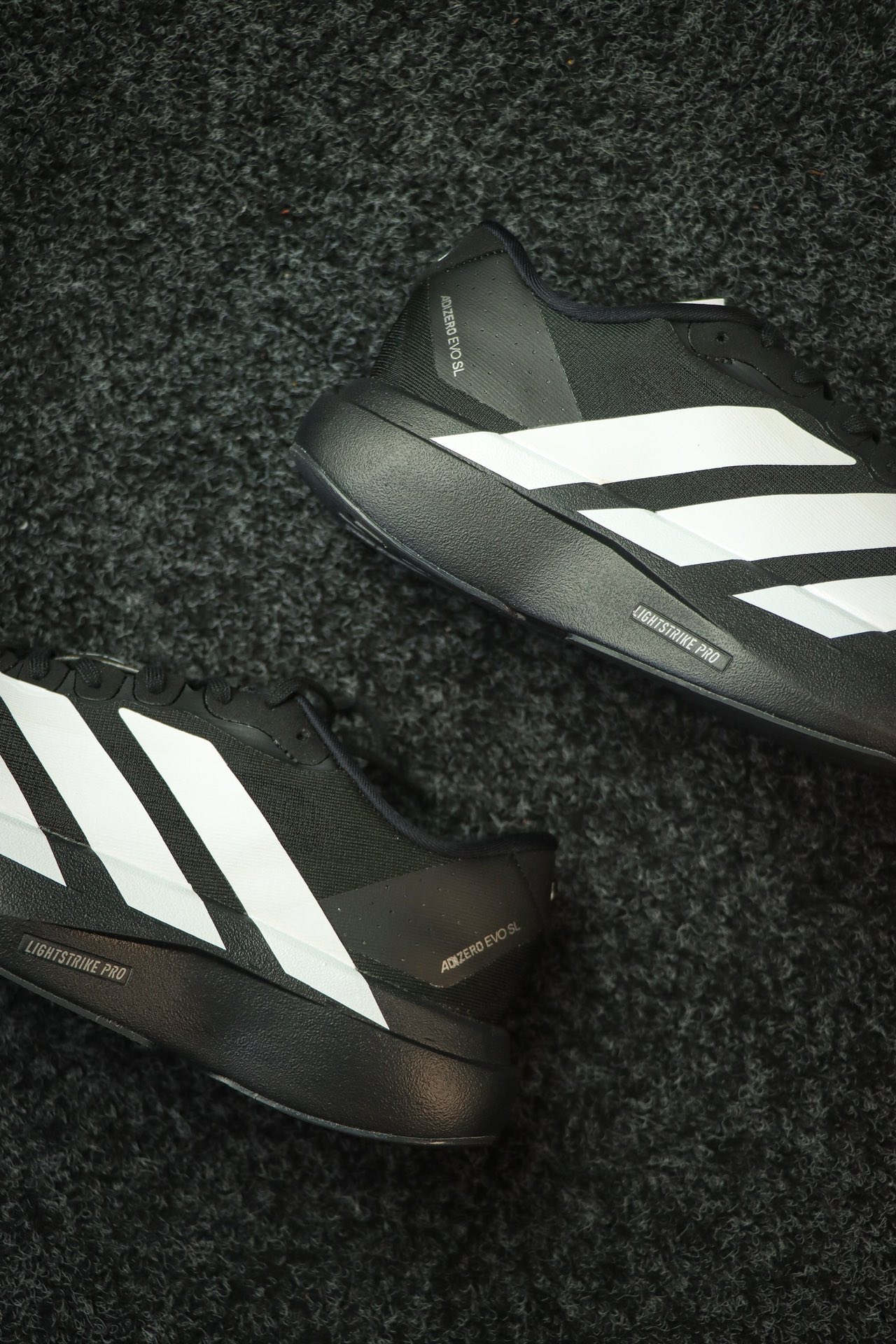 
AD Adizero Eva SL 阿迪达斯马拉松竞速跑鞋 黑白
货号：J
尺码：36 36⅔ 37⅓