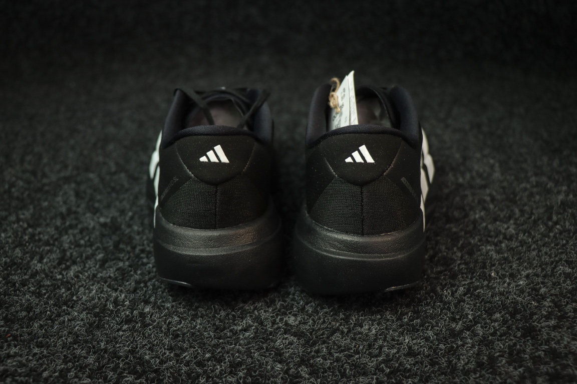 
AD Adizero Eva SL 阿迪达斯马拉松竞速跑鞋 黑白
货号：J
尺码：36 36⅔ 37⅓