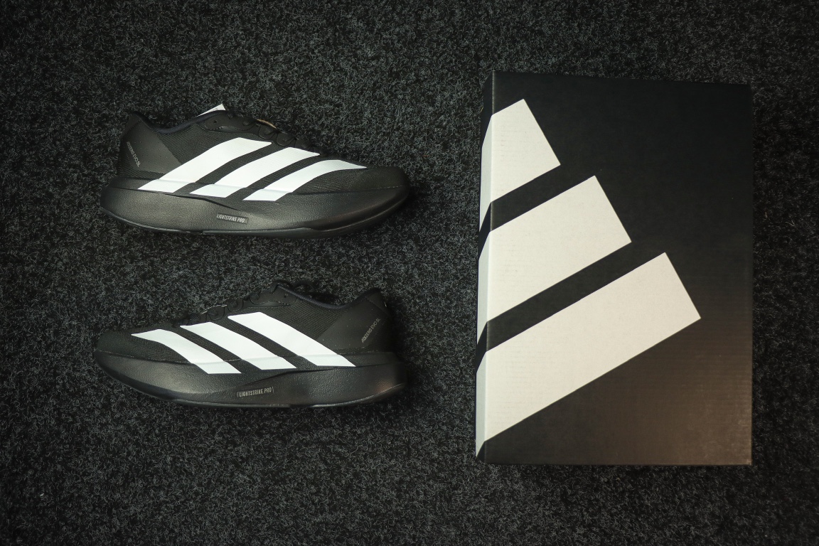 
AD Adizero Eva SL 阿迪达斯马拉松竞速跑鞋 黑白
货号：J
尺码：36 36⅔ 37⅓