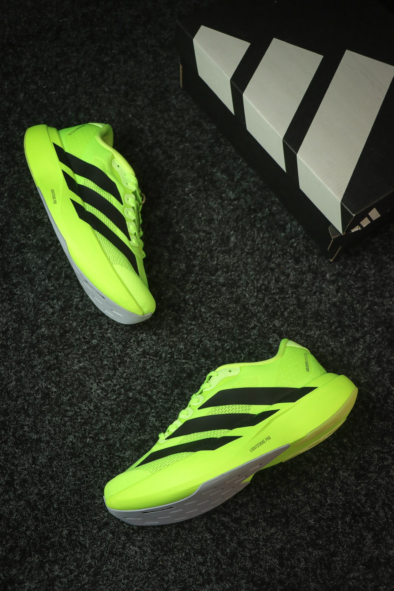 
AD Adizero Eva SL 阿迪达斯马拉松竞速跑鞋 荧光绿
货号：JR3416
尺码：36 3