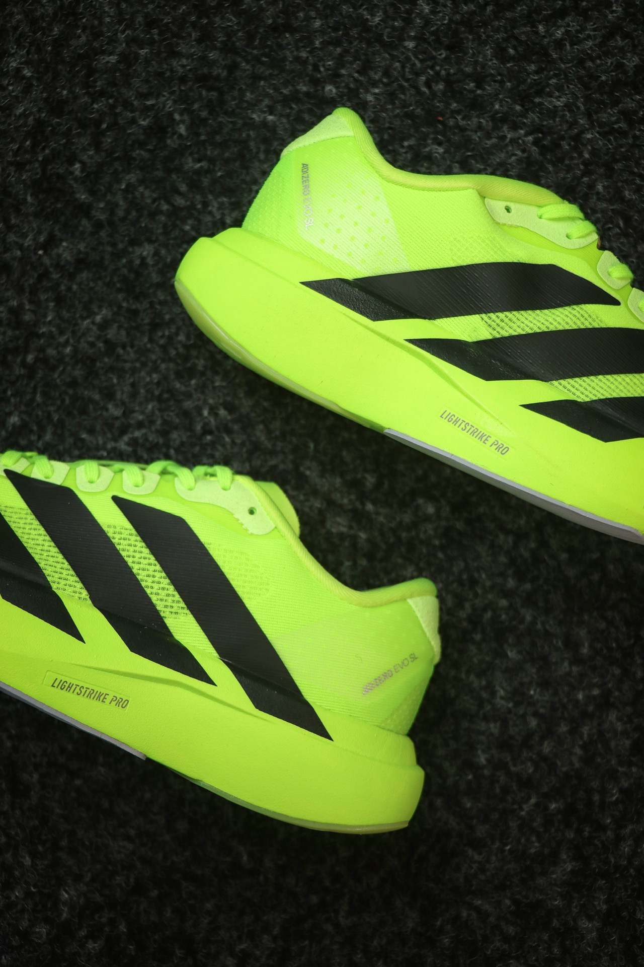 
AD Adizero Eva SL 阿迪达斯马拉松竞速跑鞋 荧光绿
货号：JR3416
尺码：36 3