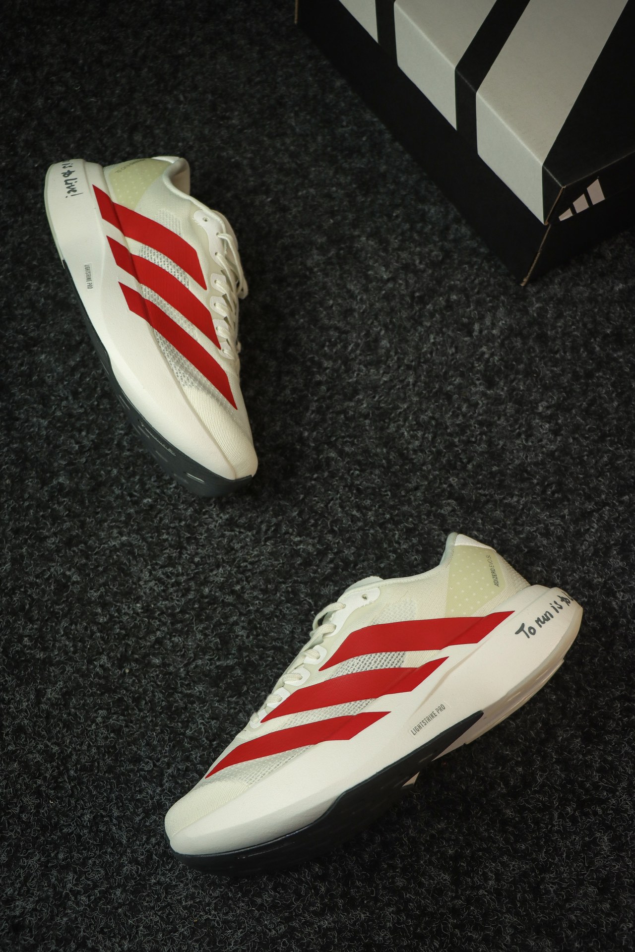 
AD Adizero Eva SL 阿迪达斯马拉松竞速跑鞋 白红
货号：JS1182
尺码：36 36