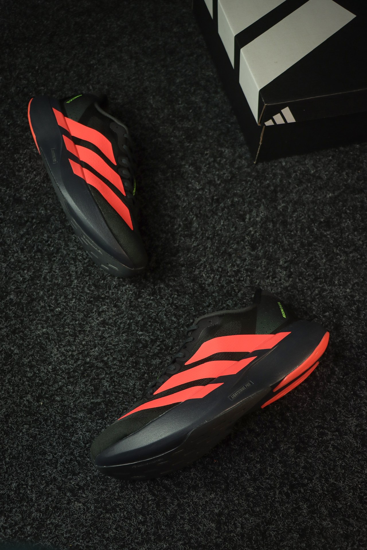 
AD Adizero Eva SL 阿迪达斯马拉松竞速跑鞋 黑红
货号：JR3414
尺码：36 36