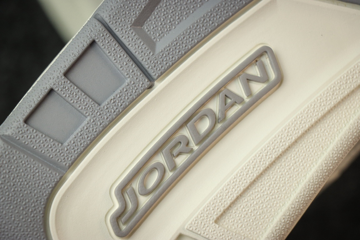 
OG纯原 Air Jordan AJ3 Retro 白灰液态银 
货号CK9246-100 
尺码：3