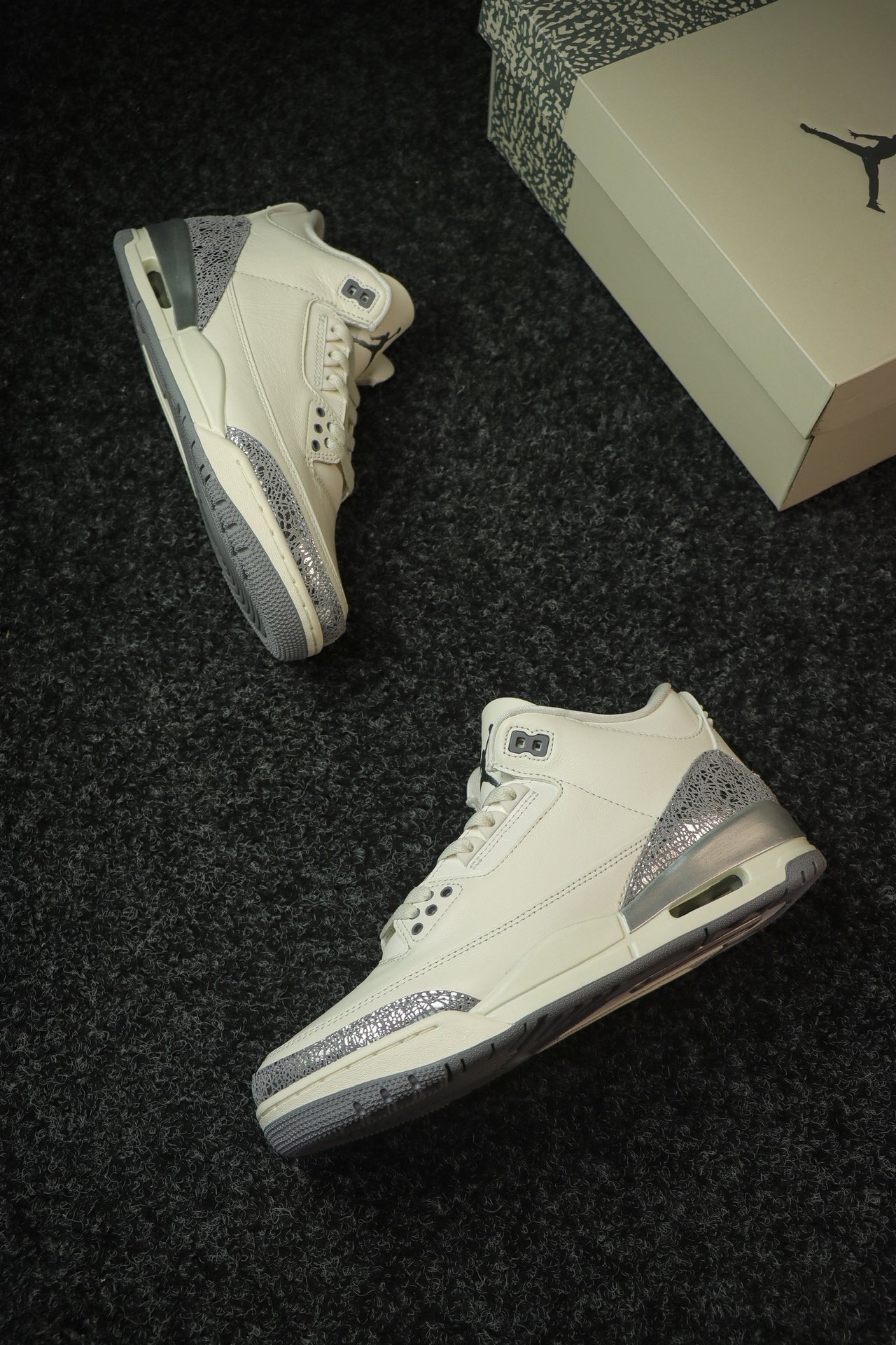 
OG纯原 Air Jordan AJ3 Retro 白灰液态银 
货号CK9246-100 
尺码：3