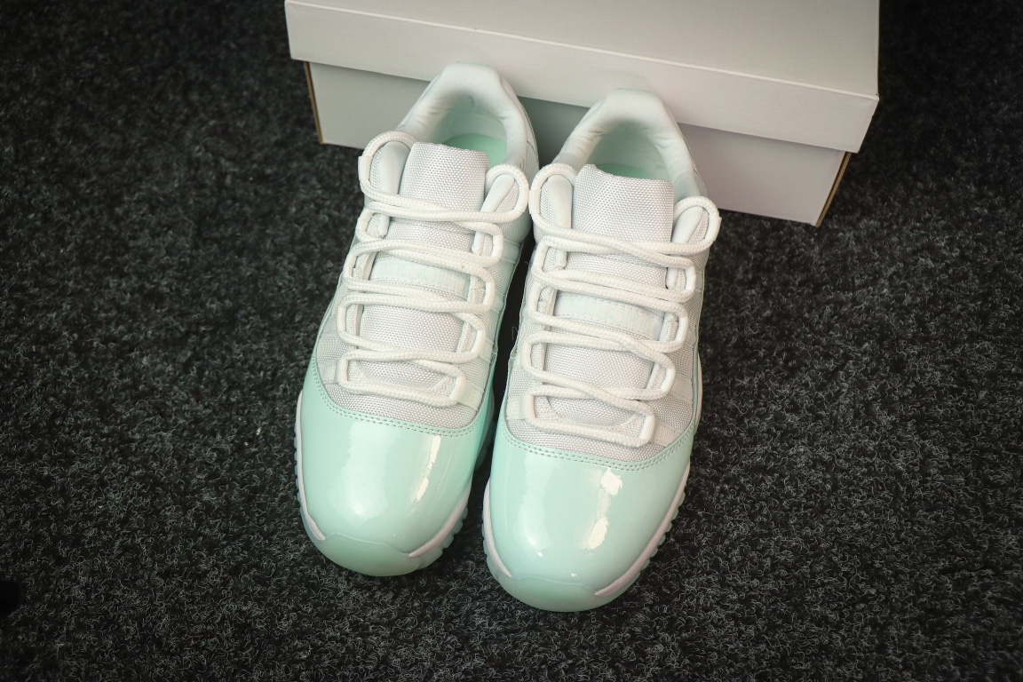 
莞产独家发售Air Jordan 11 Low “Igloo”白浅绿色 

货号AH7860-103
