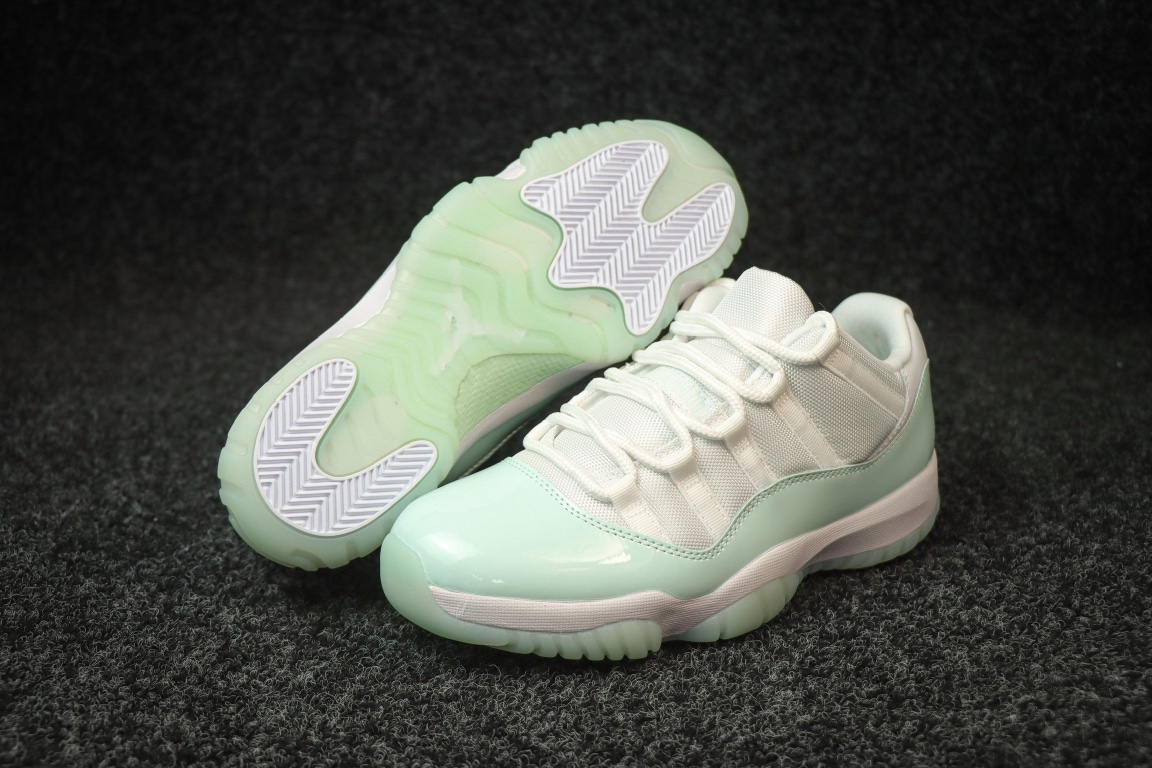 
莞产独家发售Air Jordan 11 Low “Igloo”白浅绿色 

货号AH7860-103
