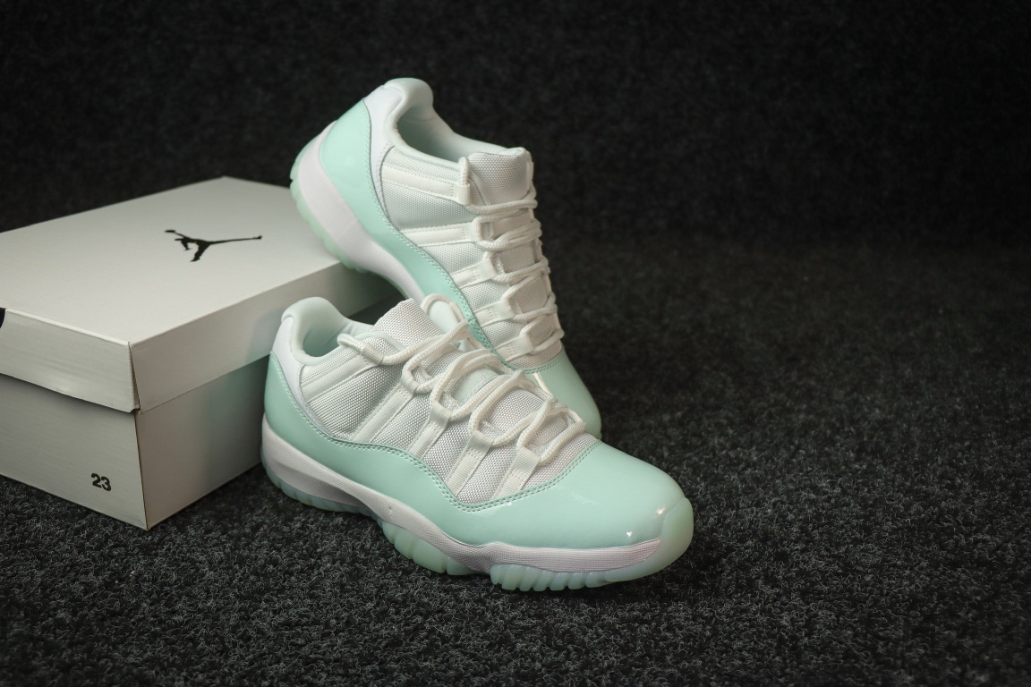 
莞产独家发售Air Jordan 11 Low “Igloo”白浅绿色 

货号AH7860-103

