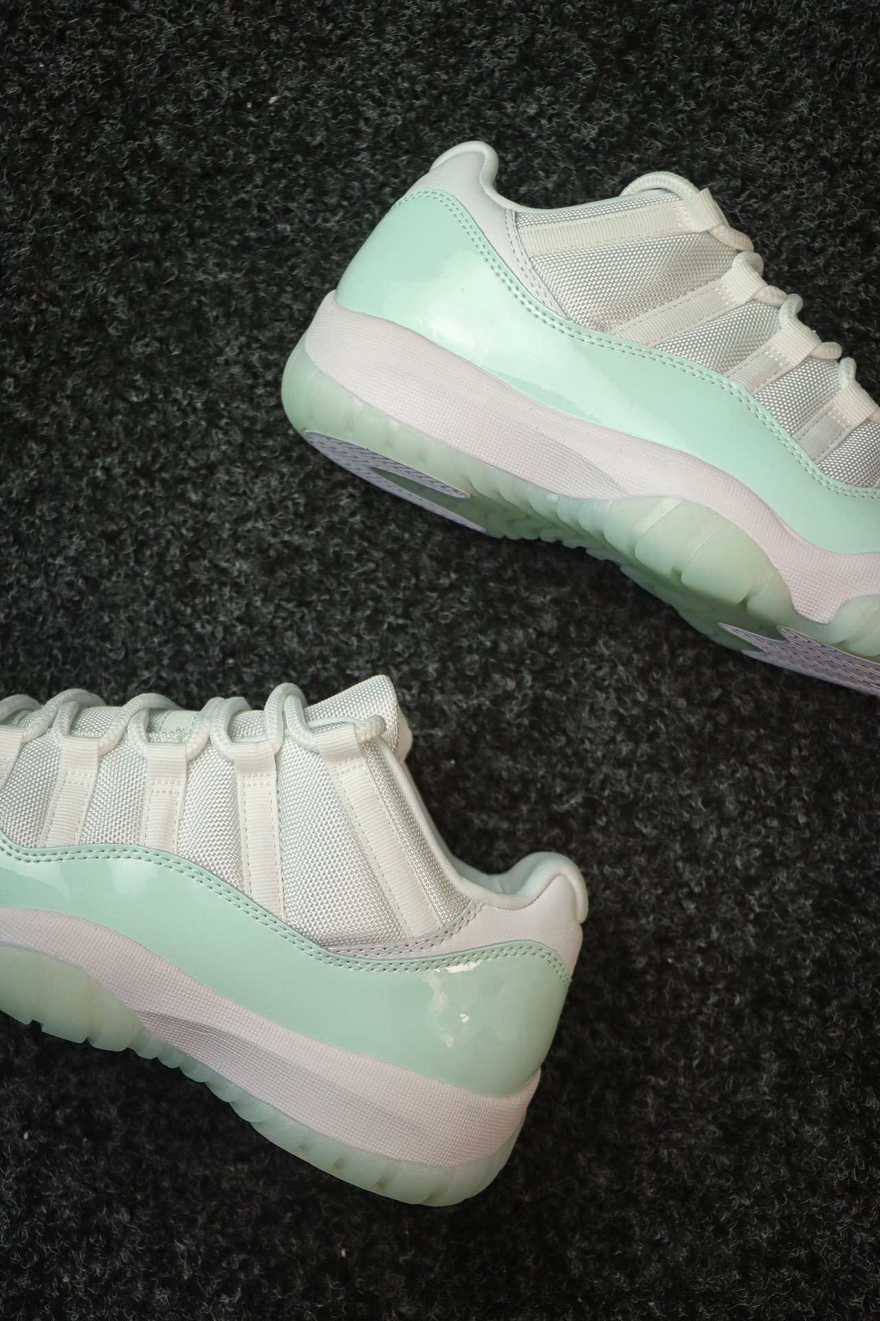 
莞产独家发售Air Jordan 11 Low “Igloo”白浅绿色 

货号AH7860-103
