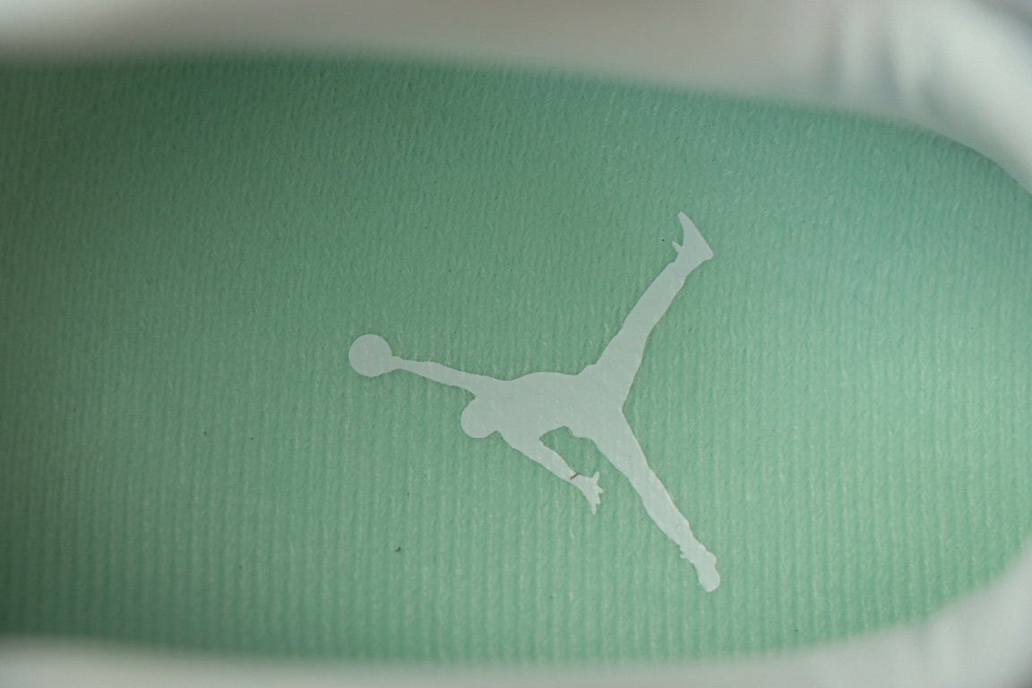 
莞产独家发售Air Jordan 11 Low “Igloo”白浅绿色 

货号AH7860-103
