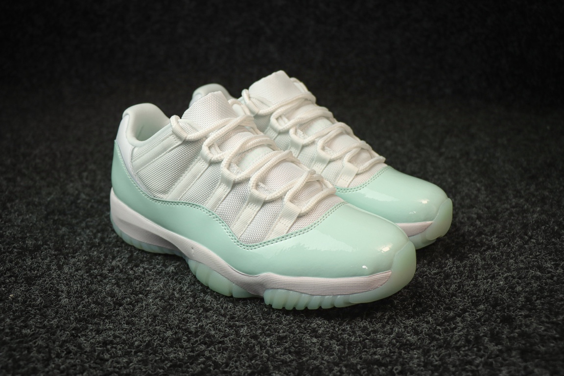 
莞产独家发售Air Jordan 11 Low “Igloo”白浅绿色 

货号AH7860-103
