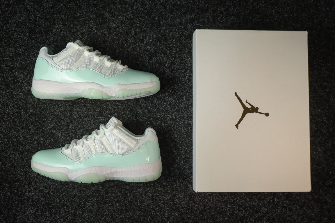 
莞产独家发售Air Jordan 11 Low “Igloo”白浅绿色 

货号AH7860-103

