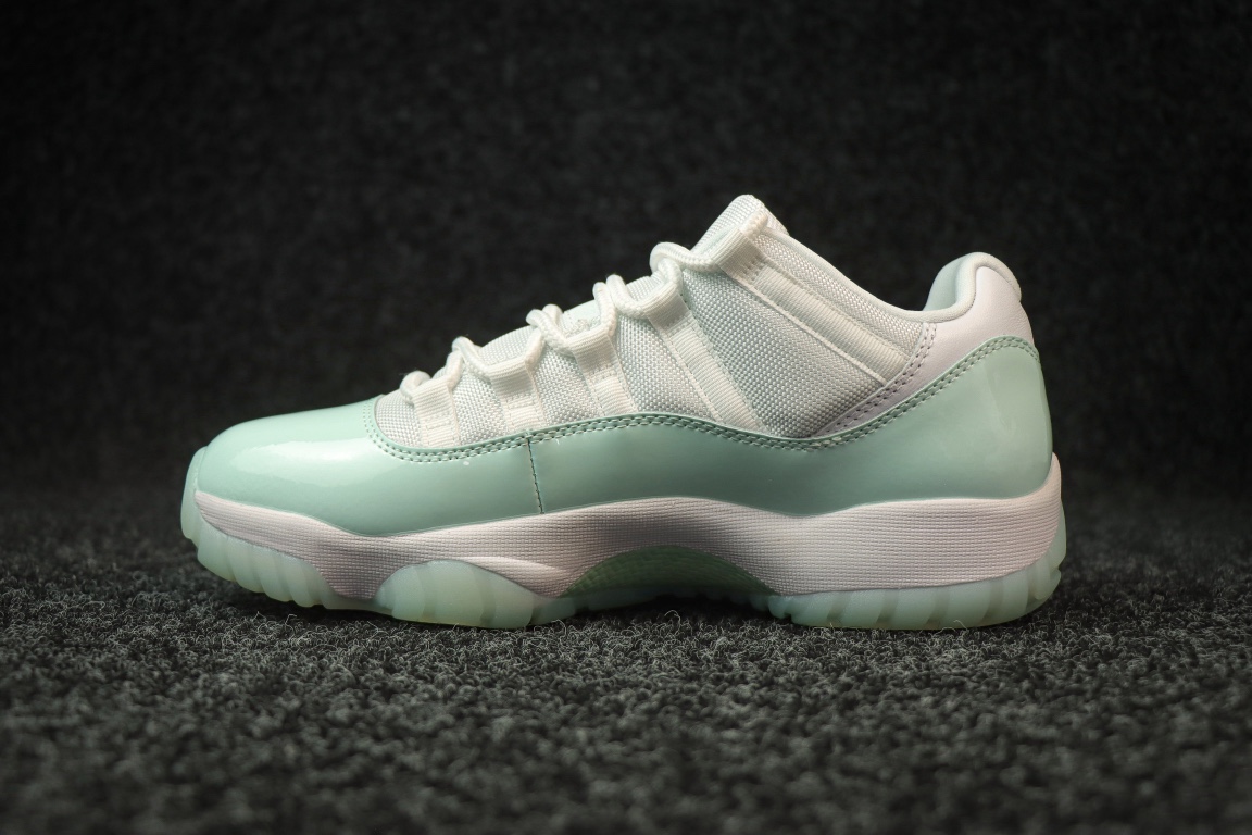 
莞产独家发售Air Jordan 11 Low “Igloo”白浅绿色 

货号AH7860-103
