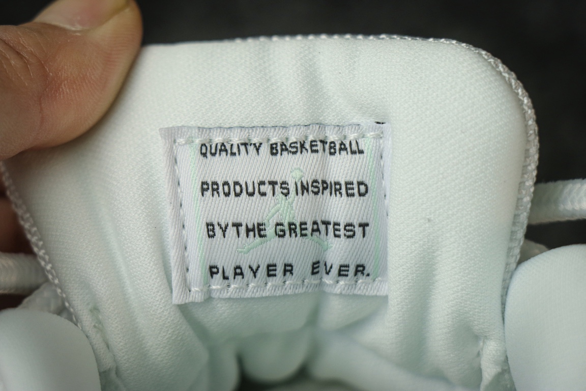 
莞产独家发售Air Jordan 11 Low “Igloo”白浅绿色 

货号AH7860-103
