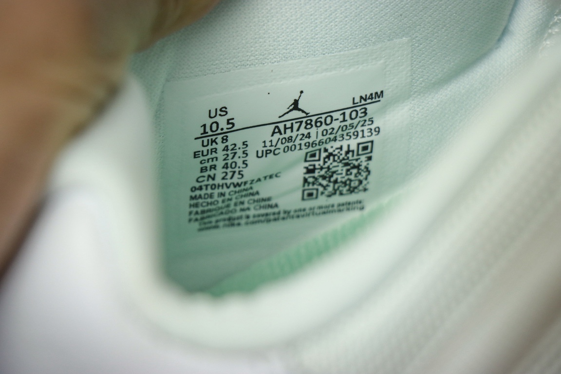 
莞产独家发售Air Jordan 11 Low “Igloo”白浅绿色 

货号AH7860-103
