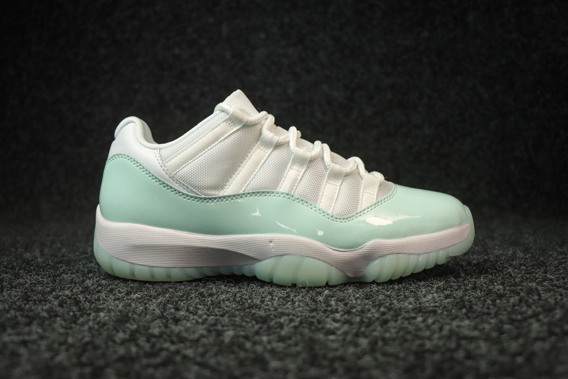
莞产独家发售Air Jordan 11 Low “Igloo”白浅绿色 

货号AH7860-103

