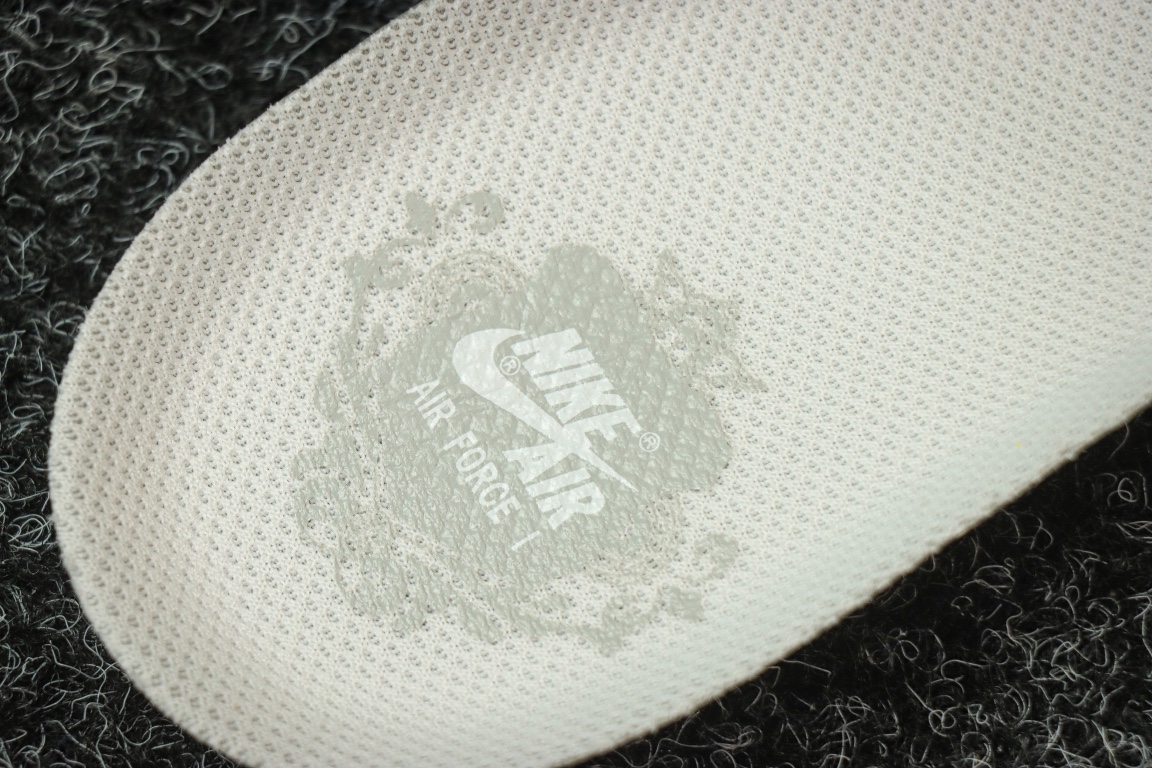 
NIKE Air Force 1 Low '07 空军一号低帮经典板鞋 纯白  
货号DD8959-1