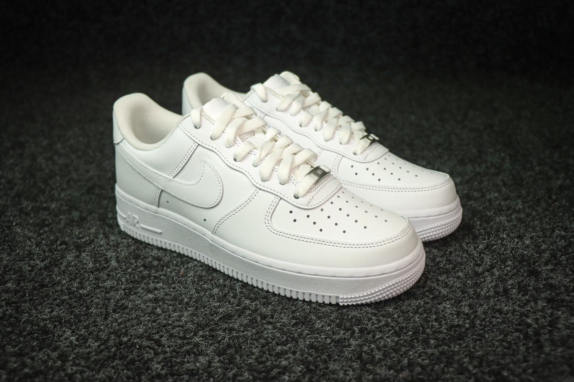 
NIKE Air Force 1 Low '07 空军一号低帮经典板鞋 纯白  
货号DD8959-1