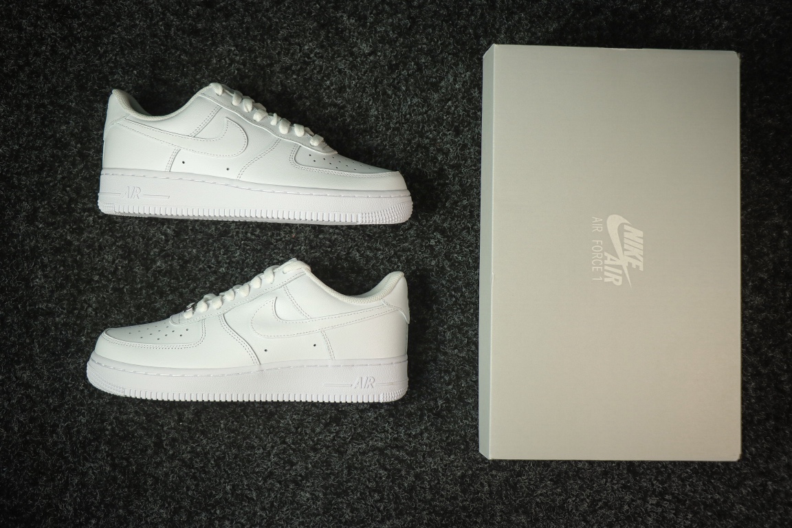 
NIKE Air Force 1 Low '07 空军一号低帮经典板鞋 纯白  
货号DD8959-1