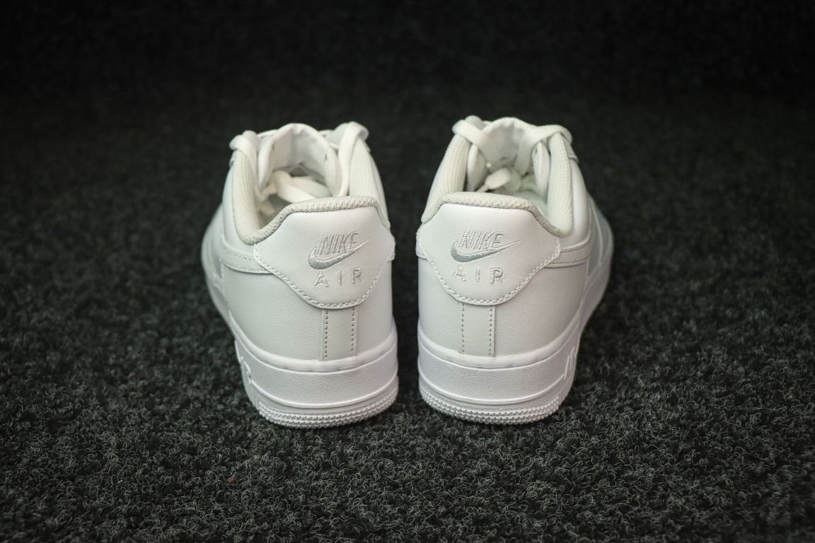 
NIKE Air Force 1 Low '07 空军一号低帮经典板鞋 纯白  
货号DD8959-1