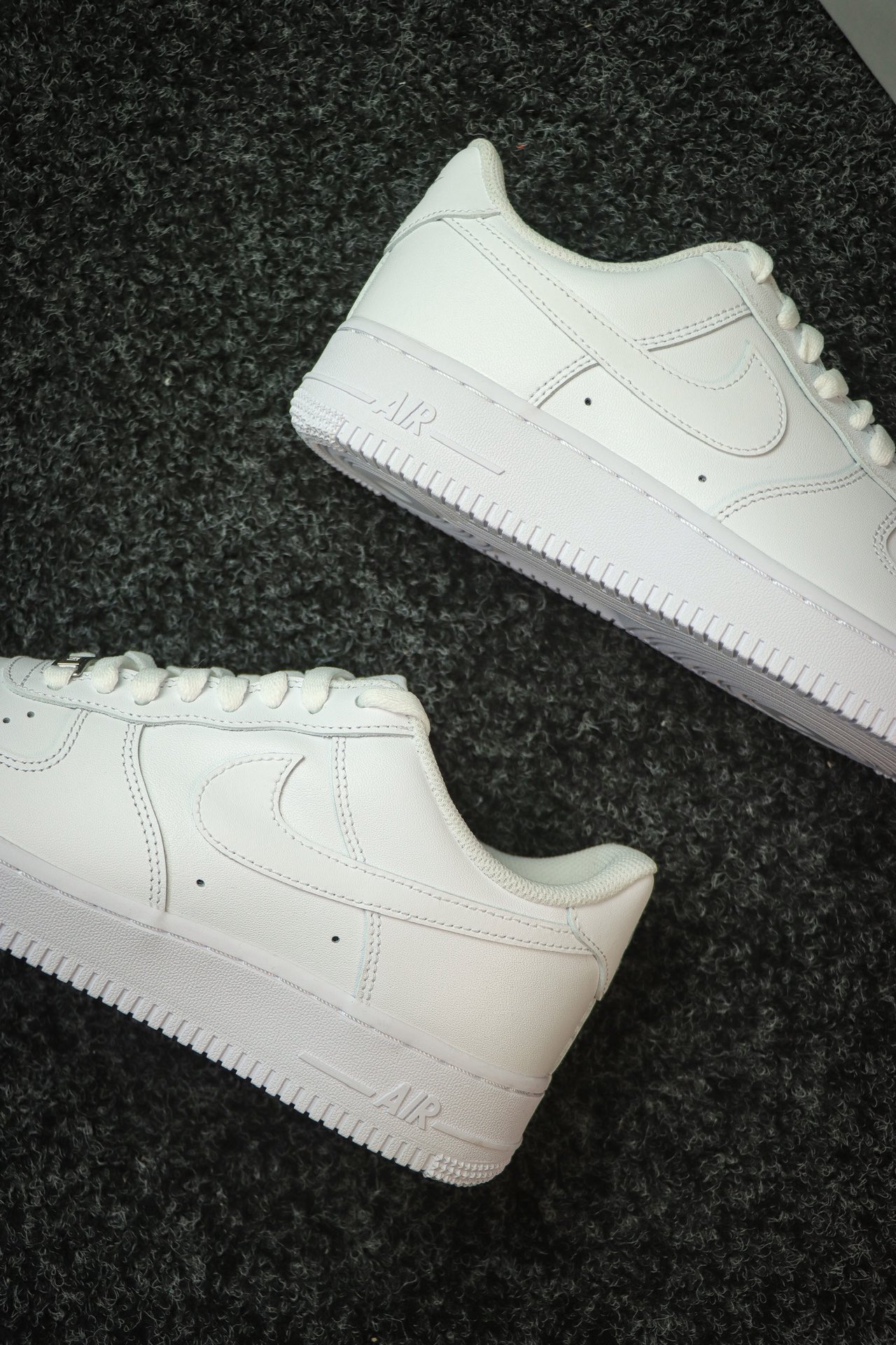 
NIKE Air Force 1 Low '07 空军一号低帮经典板鞋 纯白  
货号DD8959-1