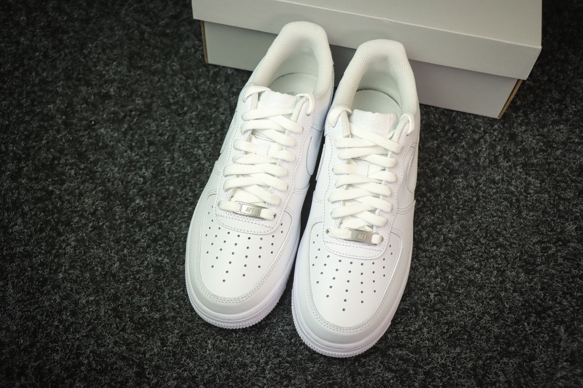 
NIKE Air Force 1 Low '07 空军一号低帮经典板鞋 纯白  
货号DD8959-1
