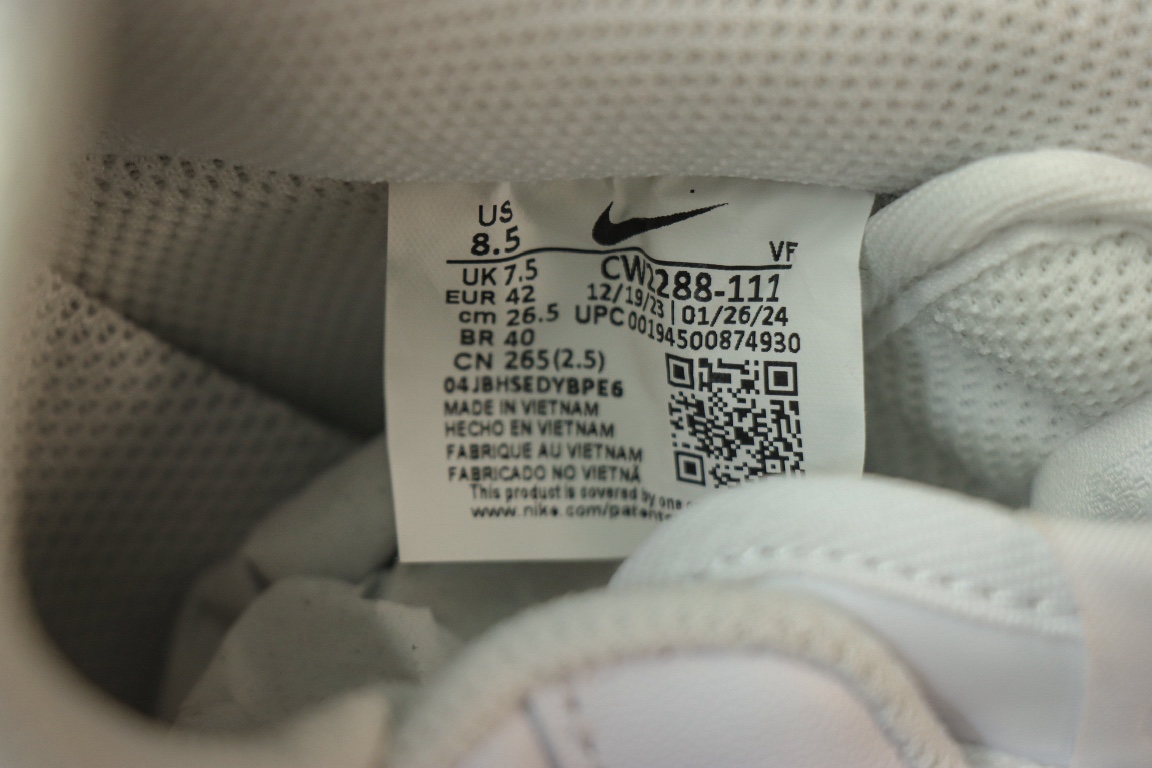 
NIKE Air Force 1 Low '07 空军一号低帮经典板鞋 纯白  
货号DD8959-1