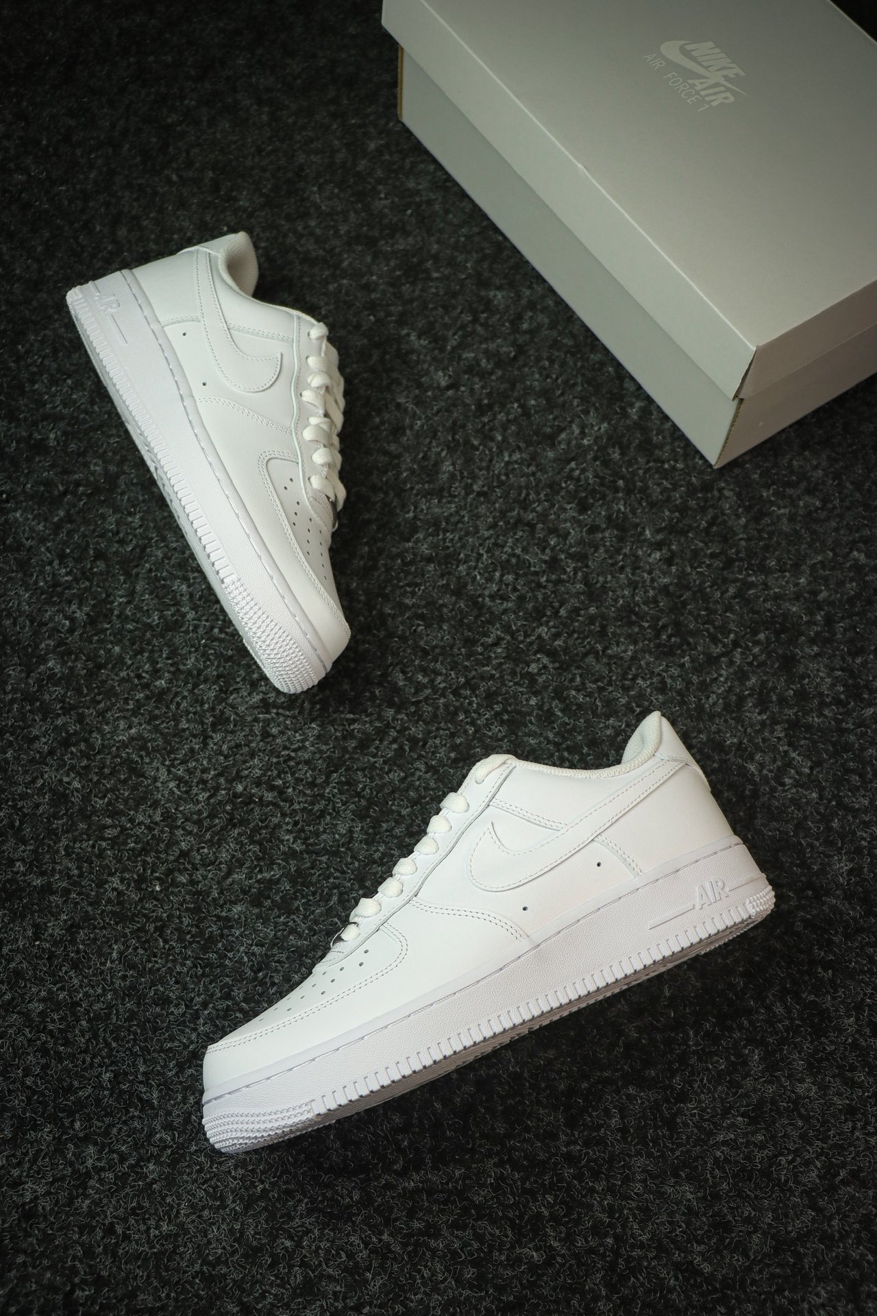
NIKE Air Force 1 Low '07 空军一号低帮经典板鞋 纯白  
货号DD8959-1