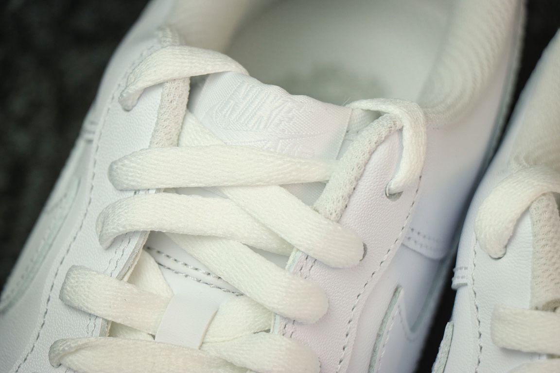 
NIKE Air Force 1 Low '07 空军一号低帮经典板鞋 纯白  
货号DD8959-1