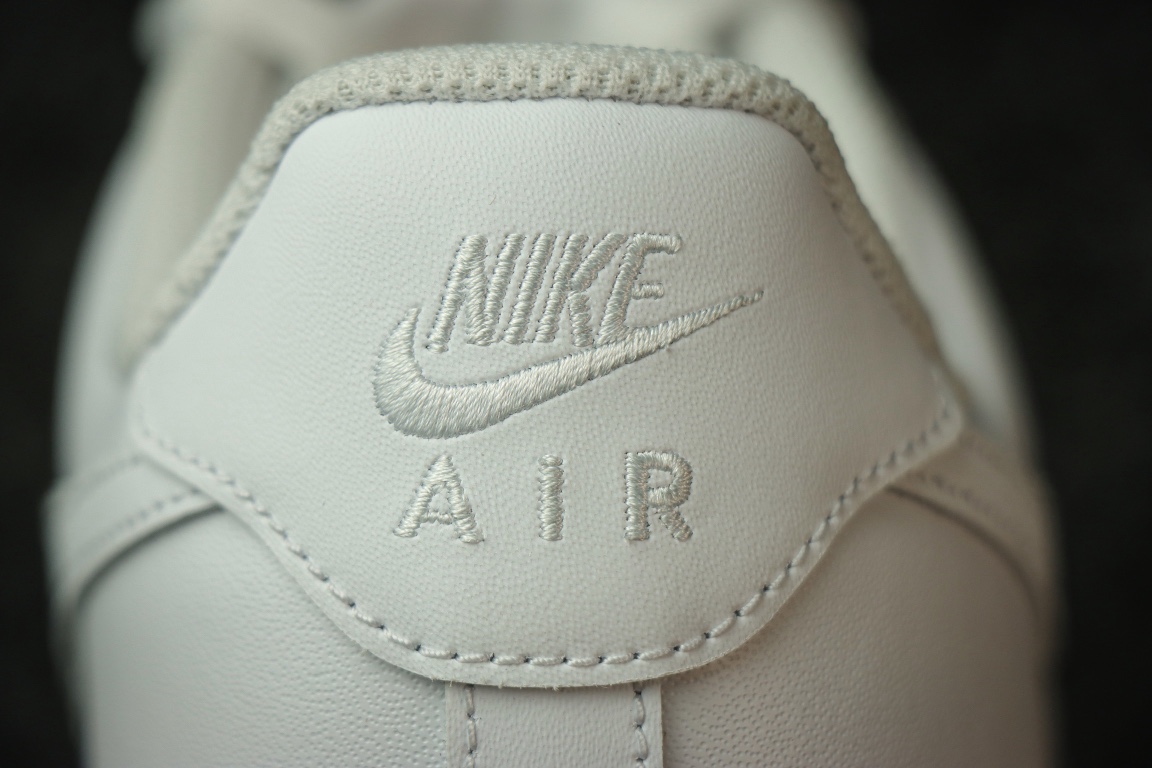 
NIKE Air Force 1 Low '07 空军一号低帮经典板鞋 纯白  
货号DD8959-1