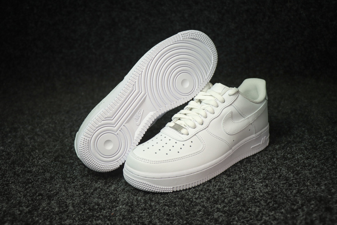 
NIKE Air Force 1 Low '07 空军一号低帮经典板鞋 纯白  
货号DD8959-1