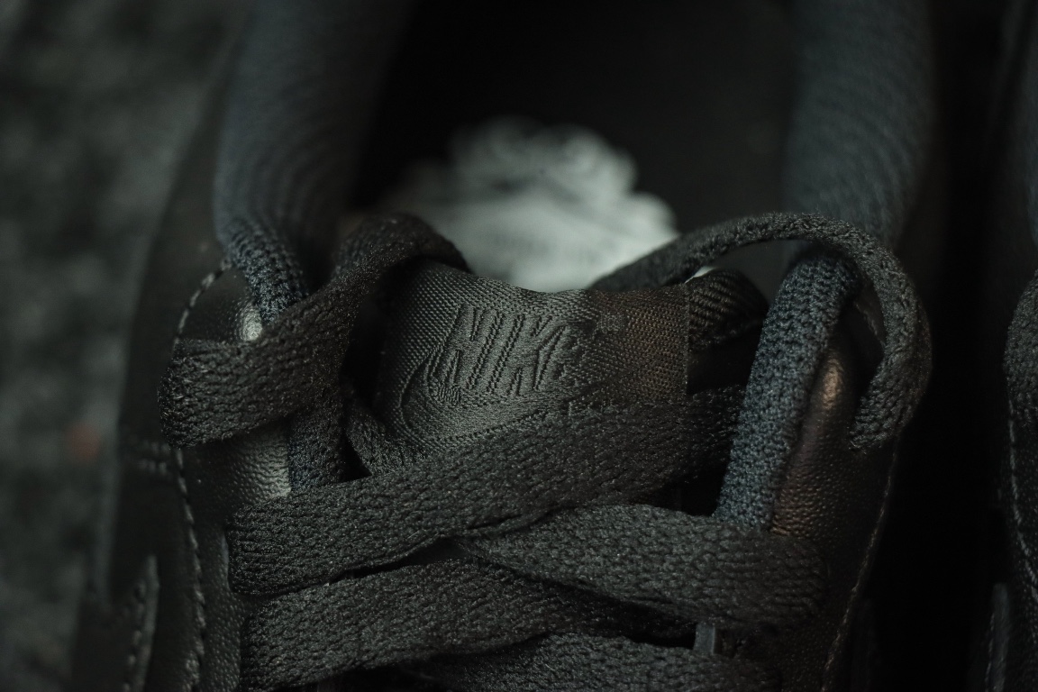 
NIKE Air Force 1 Low '07 空军一号低帮经典板鞋 纯黑
货号CW2288-001
