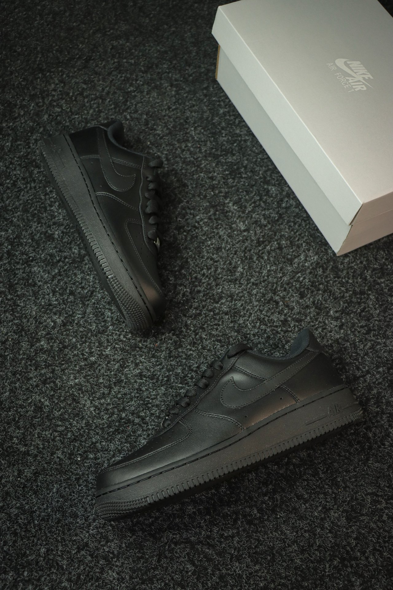 
NIKE Air Force 1 Low '07 空军一号低帮经典板鞋 纯黑
货号CW2288-001