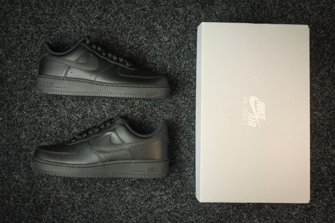 
NIKE Air Force 1 Low '07 空军一号低帮经典板鞋 纯黑
货号CW2288-001