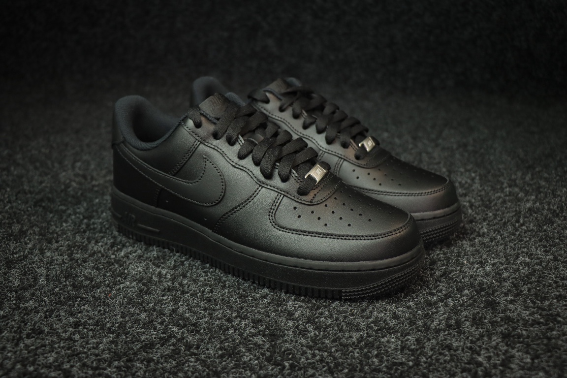 
NIKE Air Force 1 Low '07 空军一号低帮经典板鞋 纯黑
货号CW2288-001